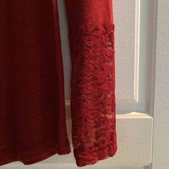 Long Sleeve Rust Colored T-Shirt w’ Lace yoke & Cuff - Picture 4 of 4